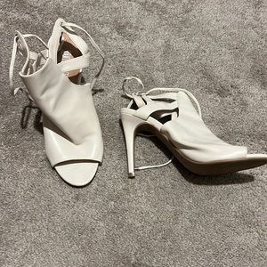 Brash white size 7 heels